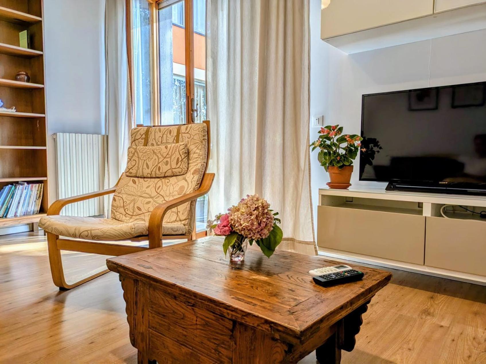 Appartamento Viale Puccini - Free Gated Parking - 3 Minutes From Center لوكا المظهر الخارجي الصورة